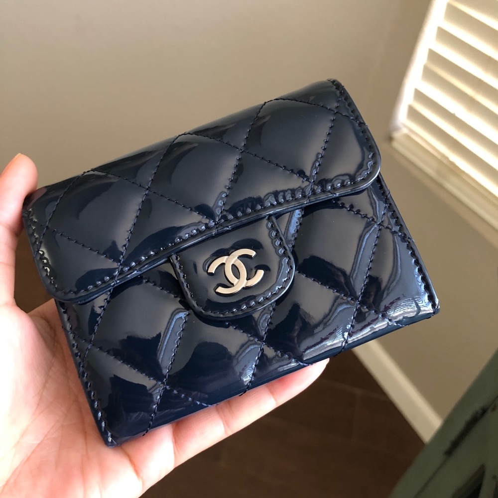 💋SOLD💋Chanel Cruiser Patent Leather Wallet - Picture 8 of 8